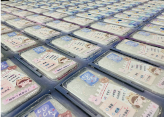  人均購(gòu)買50只手機(jī)殼，工廠直供模式帶動(dòng)“進(jìn)貨式購(gòu)物”熱潮
