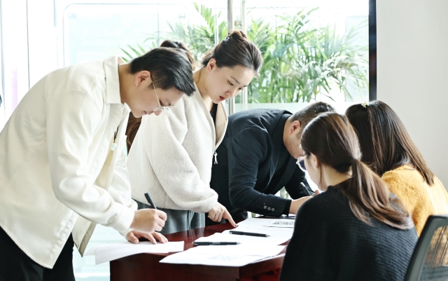 電商,火遍,中式,常熟,攜手,出海 新中式火遍全球 常熟服飾產(chǎn)業(yè)帶攜手跨境電商加速出海